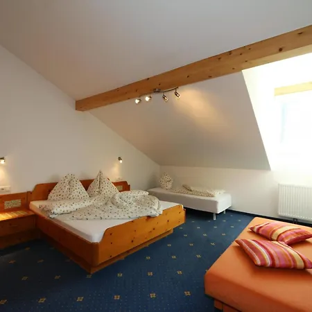 In With Parking Space, Cleaning Included Apartment Bichlbach